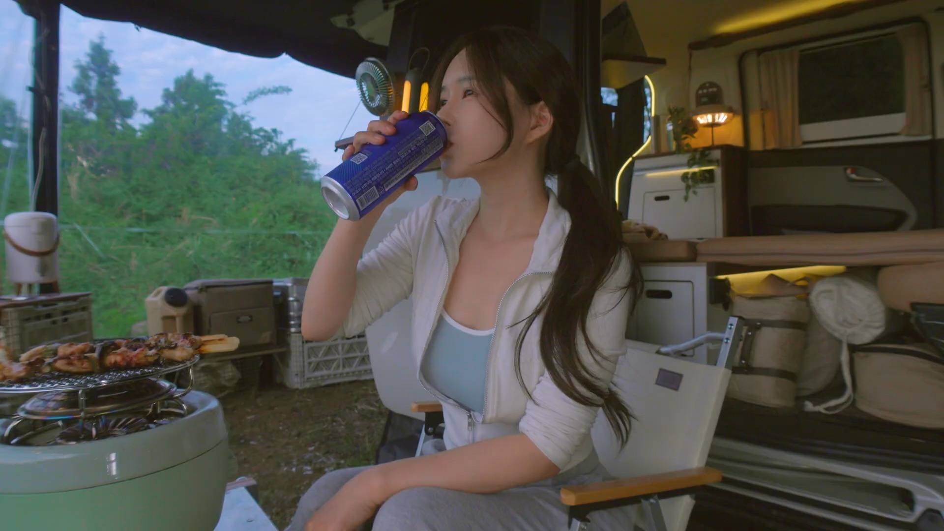 新疆阿瓦提：水稻插秧机械化 加速农田“披”绿装